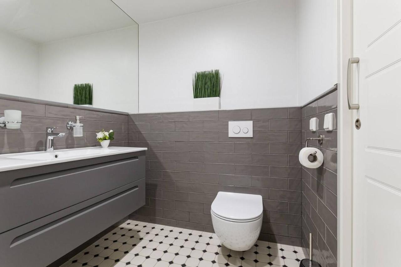 Central Apartments, Quiet With Free Parking And Ac. Tallinn Exterior photo