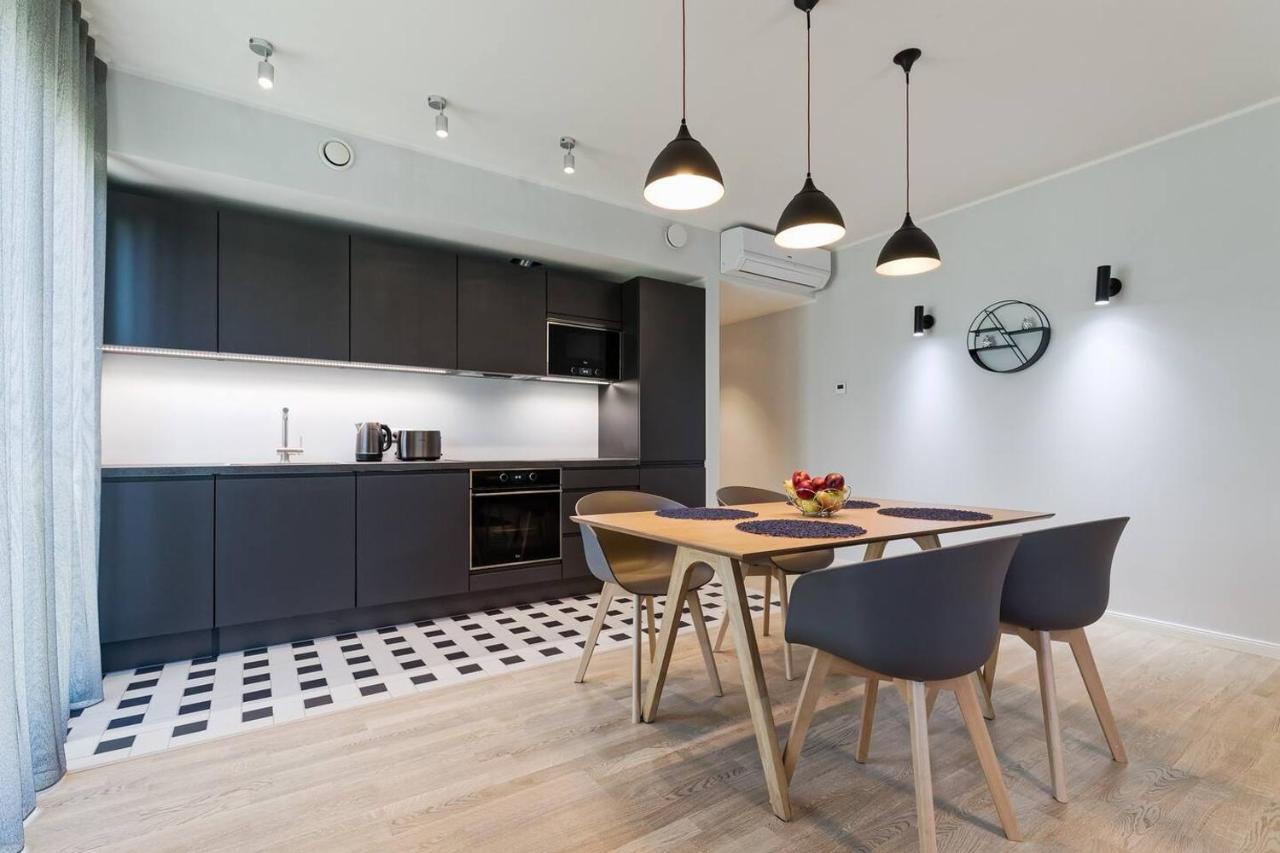 Central Apartments, Quiet With Free Parking And Ac. Tallinn Exterior photo