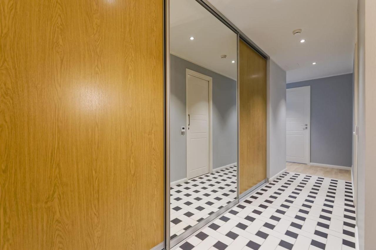 Central Apartments, Quiet With Free Parking And Ac. Tallinn Exterior photo